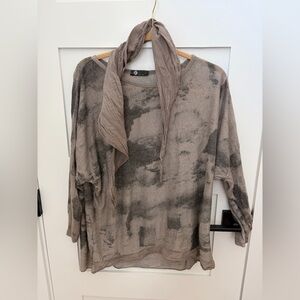 Made In Italy-Taupe and Charcoal Tie-Dye Lightweight Knit Top with neck scarf..